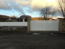 Modèle Ile de Ré

Portail coulissant PVC cadre apparent motorisé (avec kit d'alimentation solaire et télécommandes) - coloris Blanc - ht 1670mm x large 4500mm - lames larges horizontales 160mm

Portillon 1 vantail battant - ht 1540mm x large 1040mm 

Clôture PVC cadre intégré modèle Perrello - lames horizontales 150 mm - coloris Blanc