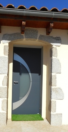 ATLANTIDE 15 Alu confort - ht 2150mm x large 900 mm - gris 7016 texturé intérieur & extérieur - rainurée intérieur & extérieur - triple vitrage minéral blanc - parement inox brossé extérieur - Poignée avec rosace inox et serrure automatique multipoints.