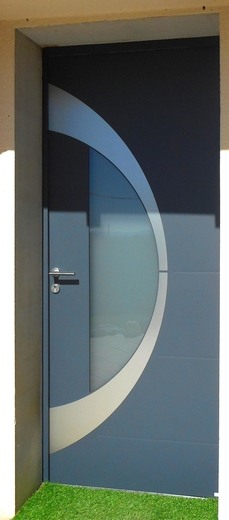 ATLANTIDE 15 Alu confort - ht 2150mm x large 900 mm - gris 7016 texturé intérieur & extérieur - rainurée intérieur & extérieur - triple vitrage minéral blanc - parement inox brossé extérieur - Poignée avec rosace inox et serrure automatique multipoints.