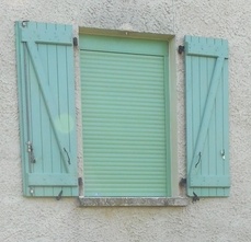 RENOROL lames Alu - ht 1557mm x larg 985mm - coffre pan coupé - joues latérales PVC - manoeuvre par tringle oscillante - enroulement intérieur - couleurs lames + coffre + coulisses + lame finale Vert 08 (RAL 6021)